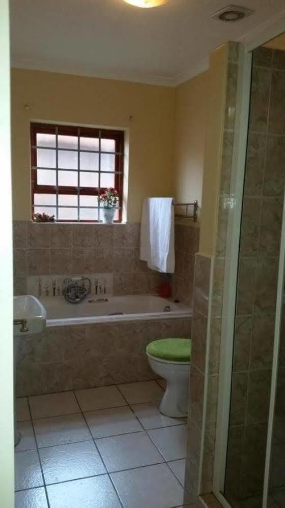 Ebenezer Guesthouse Bluewater Bay ポート・エリザベス エクステリア 写真
