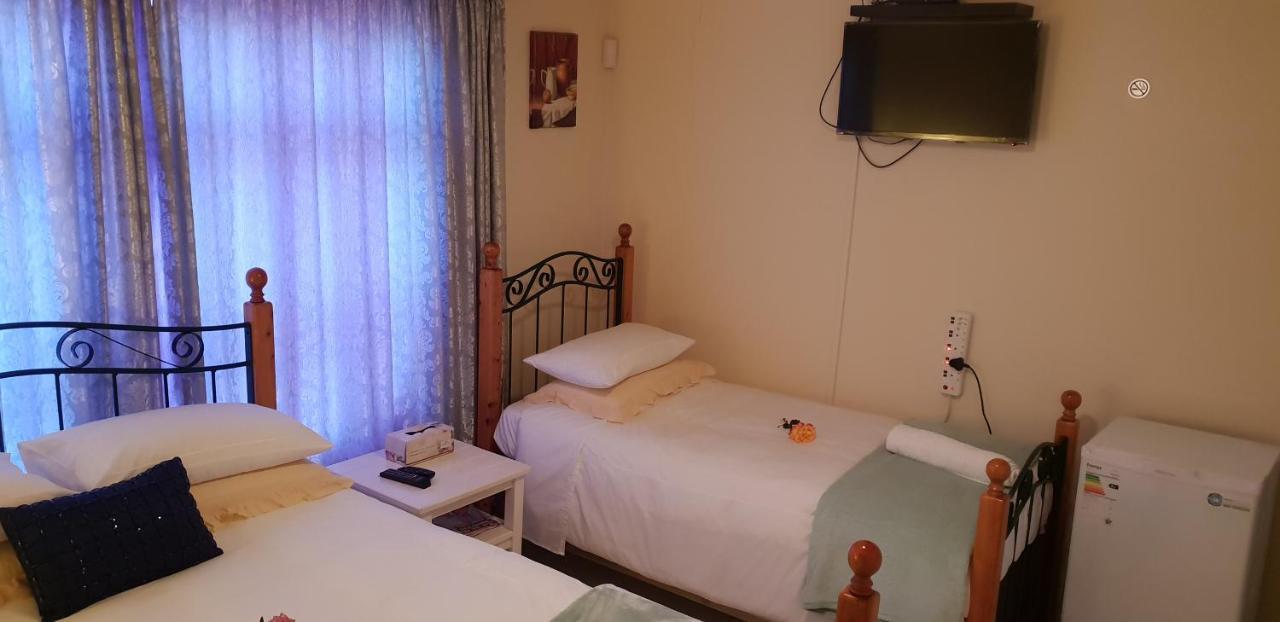 Ebenezer Guesthouse Bluewater Bay ポート・エリザベス エクステリア 写真