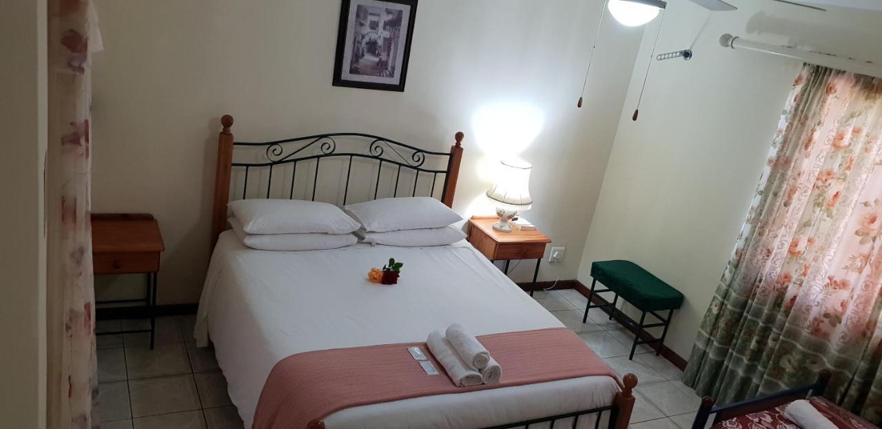 Ebenezer Guesthouse Bluewater Bay ポート・エリザベス エクステリア 写真